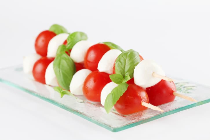 3 variantes de la clásica ensalada caprese que te fascinarán