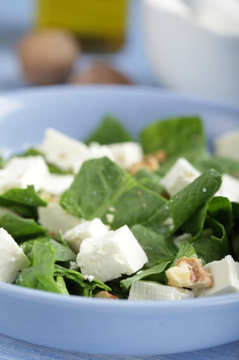 7 ensaladas con pan crocante perfectas para un almuerzo liviano