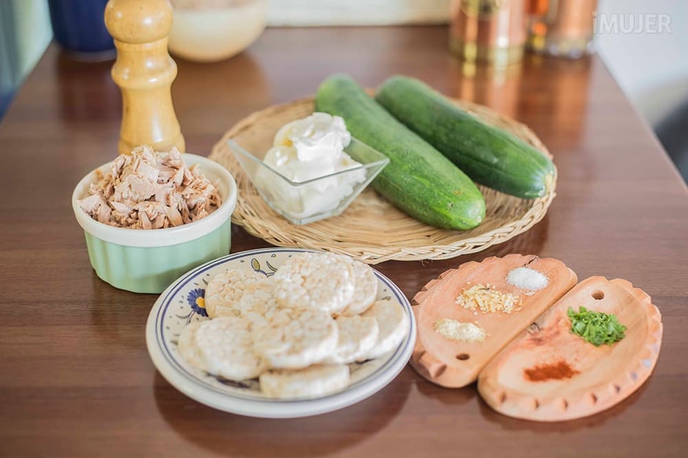 Pepinos rellenos de atún