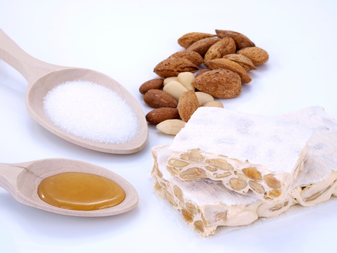 Turrón clásico de almendras