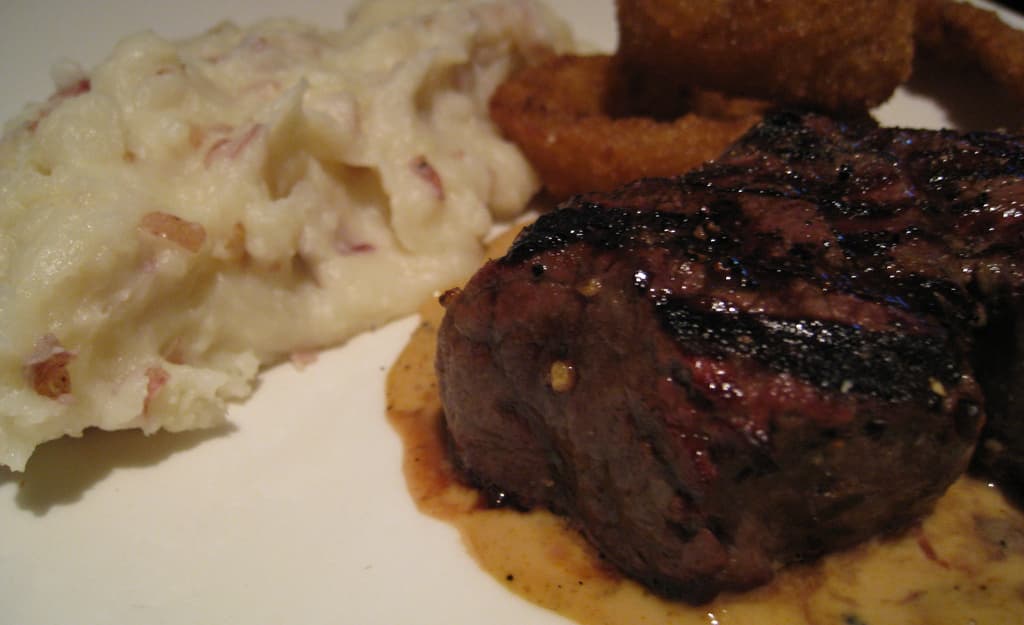 Filet mignon a la pimienta