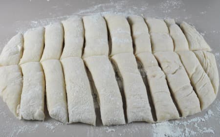 Pancitos anudados de ajo y albahaca