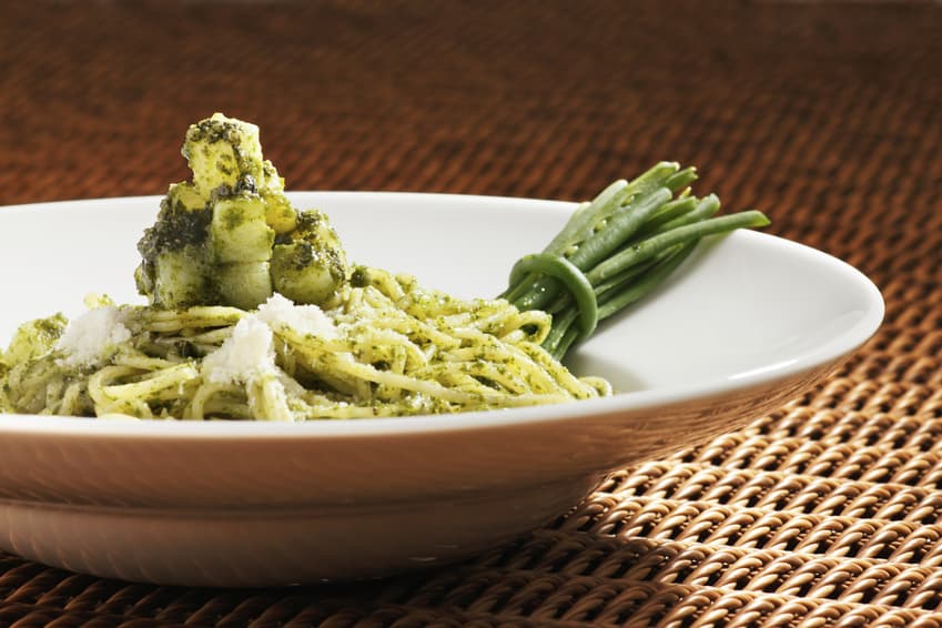 Deliciosa receta de pasta con pesto y guisantes para el almuerzo