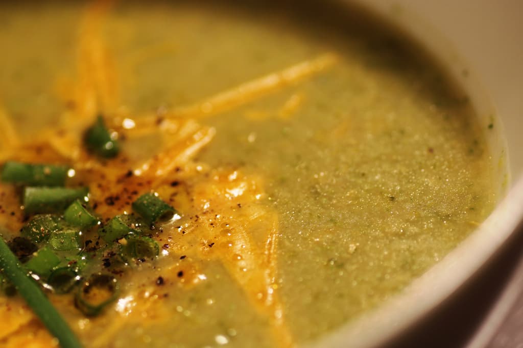 Sopa de brócoli con queso cheddar