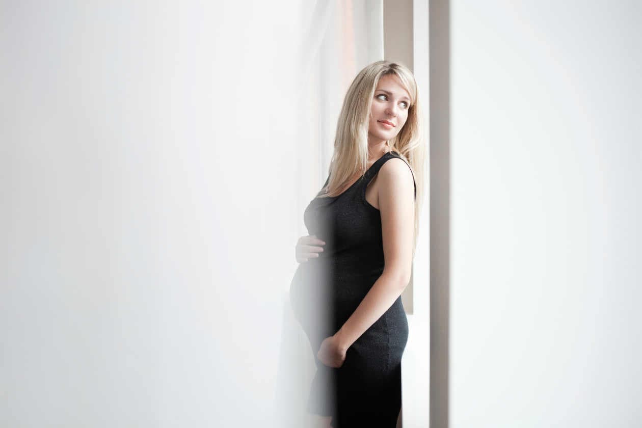 5 formas de sobrevivir a una boda embarazada