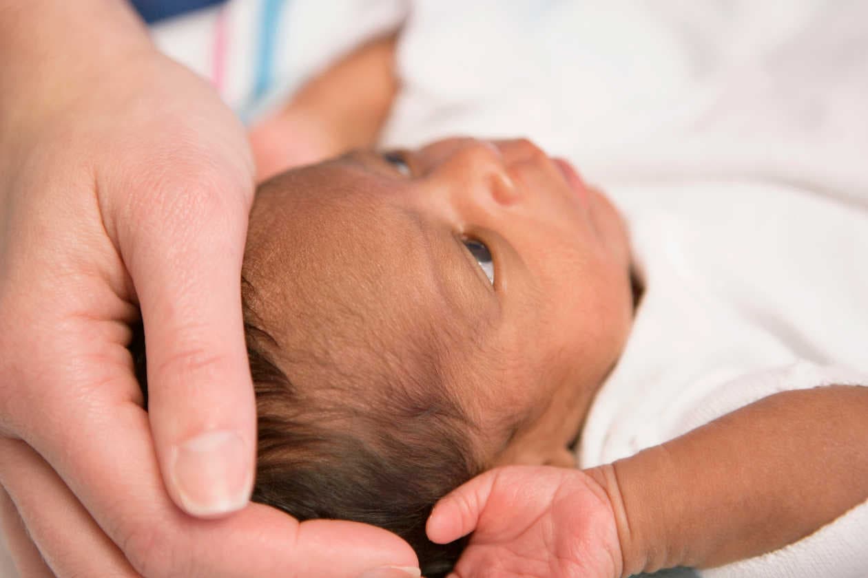 Pulpitos tejidos para bebés prematuros: la técnica danesa que llegó a Argentina