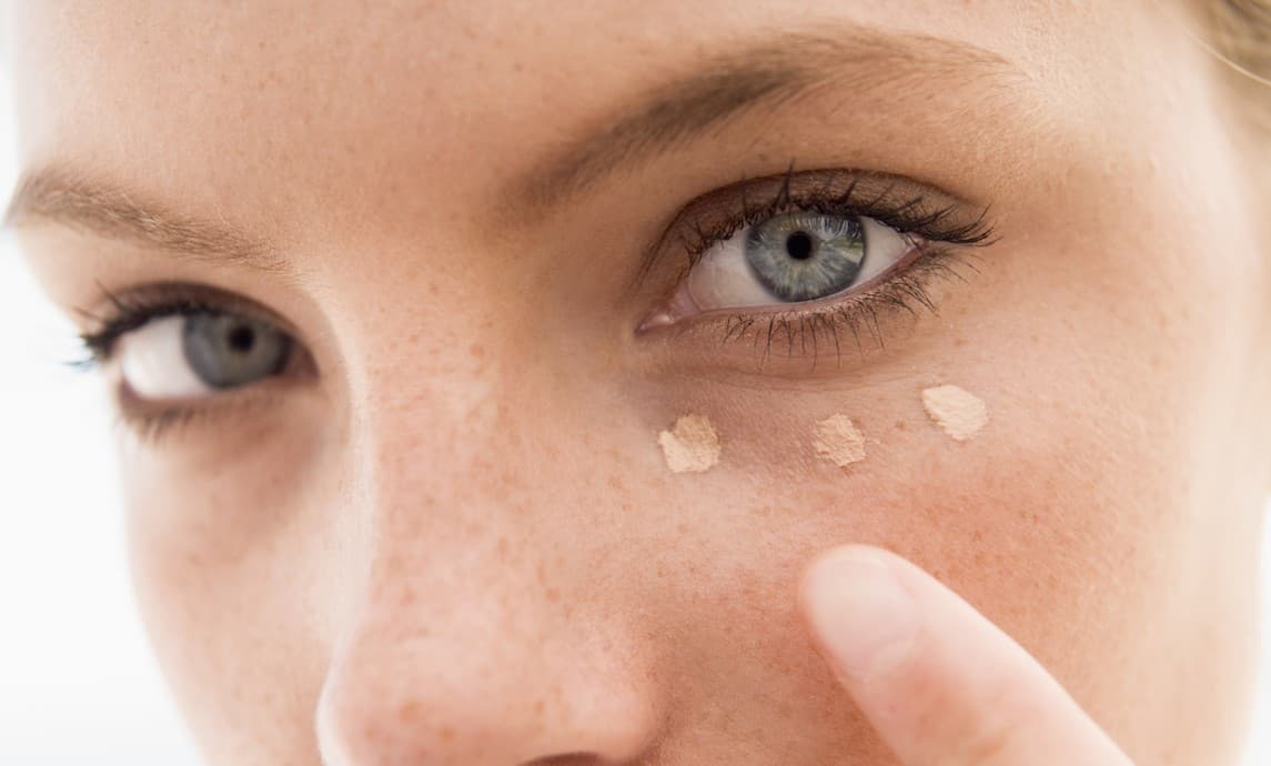 Tips para disimular las ojeras de ser una mamá reciente