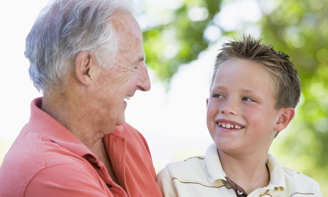 Tus hijos disfrutan estas 5 cosas cuando los dejas con sus ABUELOS