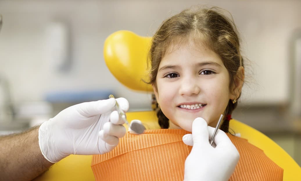 Tips para que un niño le pierda miedo al dentista