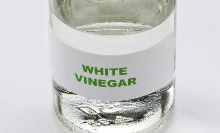 3 maneras de limpiar la crema solar de la ropa