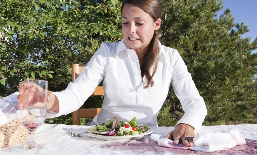 4 manchas que NUNCA debes tratar de sacar con agua