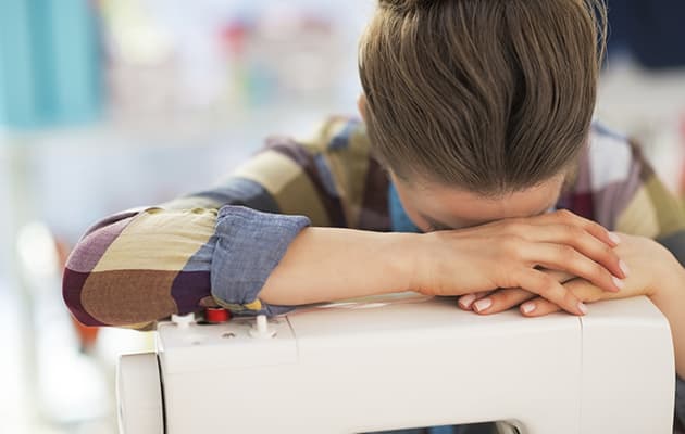 8 trucos para mujeres que no saben coser