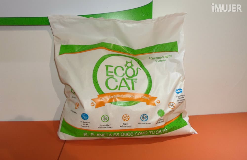 Arena ecológica para gatos, una opción que quizá no conocías