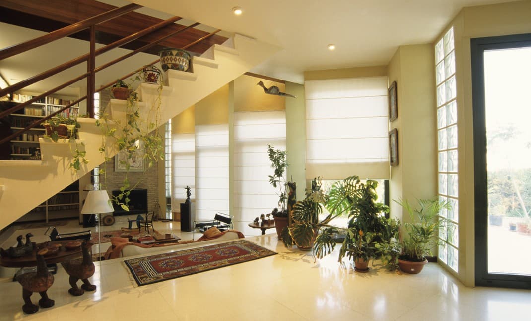 10 ideas para aprovechar el espacio de abajo de la escalera que te van a encantar