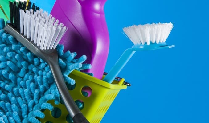 Consejos para limpiar puertas de vidrio del baño