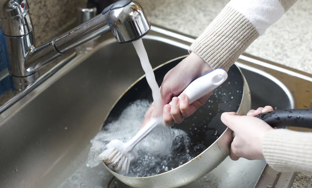 Consejos para quitar manchas de tizne en ollas de acero inoxidable