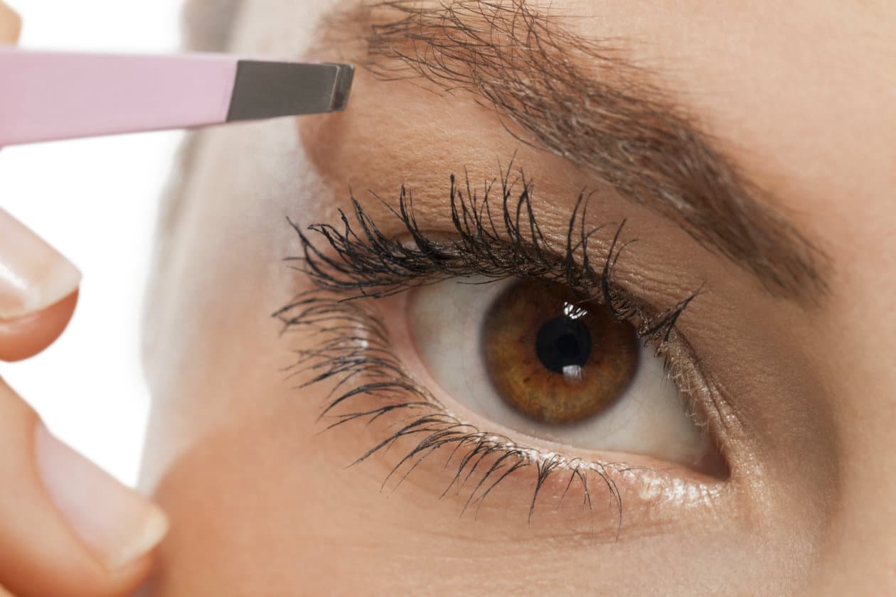 5 errores al depilarse las cejas que no debemos cometer
