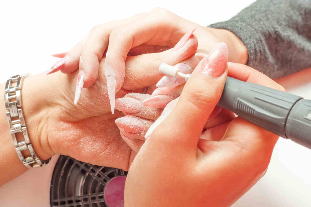 5 trucos para mantener las uñas largas