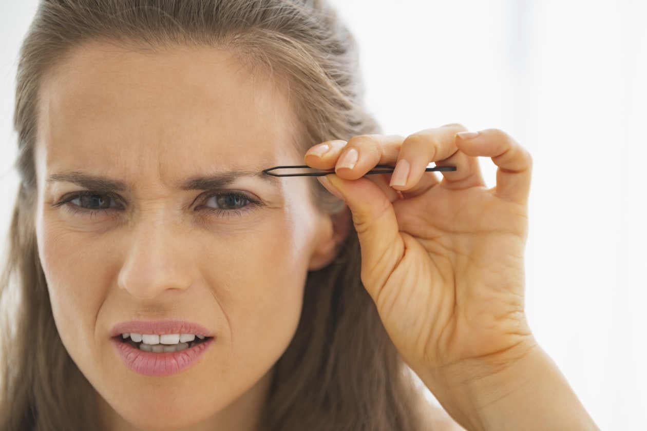 6 errores al depilarte las cejas que seguro estás cometiendo