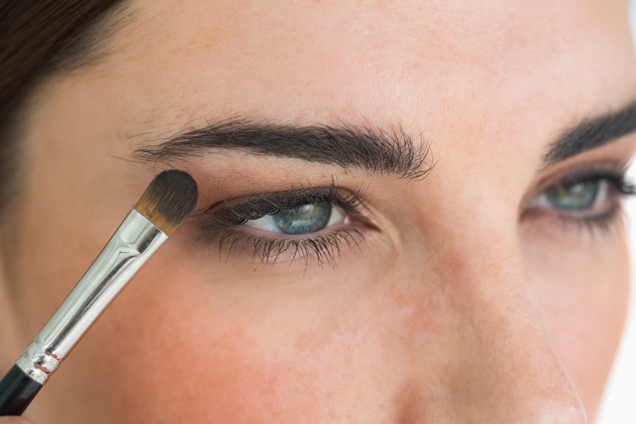 Cómo aplicar delineador líquido