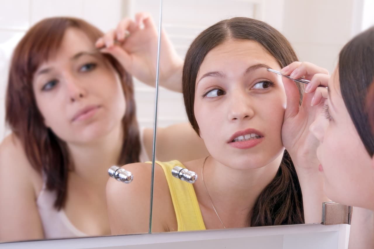 Cómo depilar las cejas