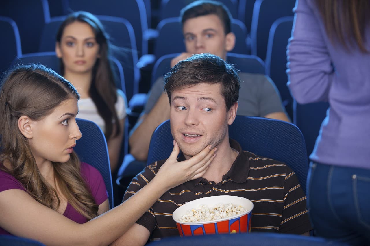 ¡Descubre el motivo por el cual los chicos voltean para ver a otra chica!