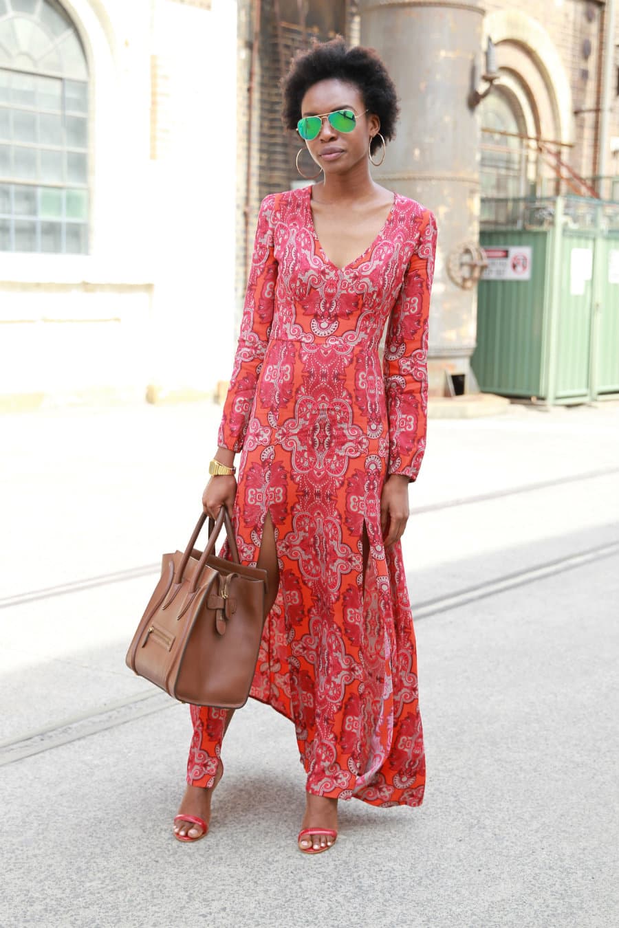 Cómo combinar un vestido rojo