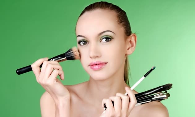 Errores al aplicar maquillaje y cómo corregirlos