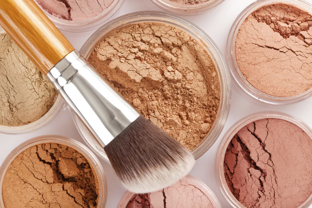 6 productos de maquillaje para un look retro