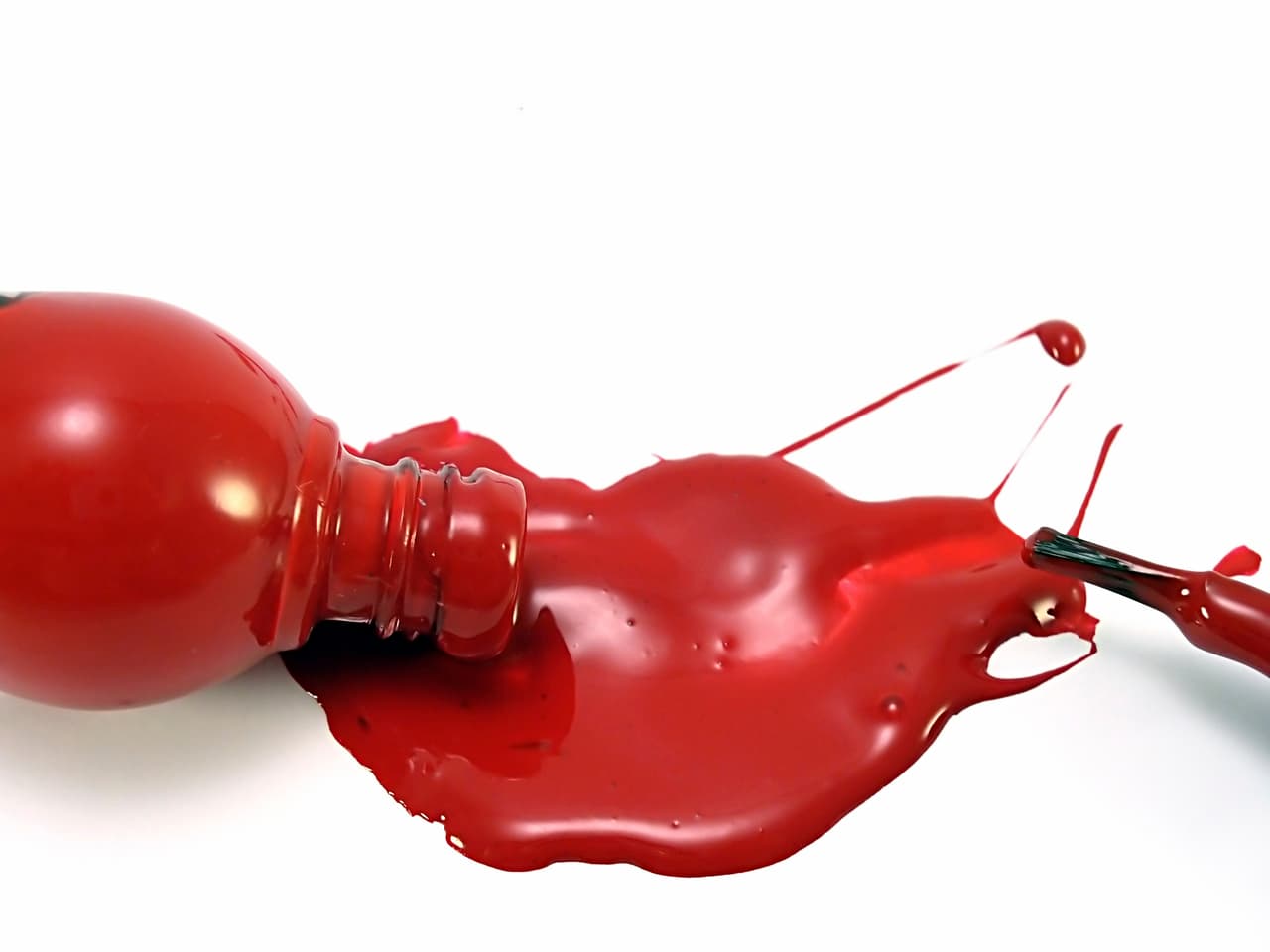 Cómo quitar manchas de maquillaje de la ropa