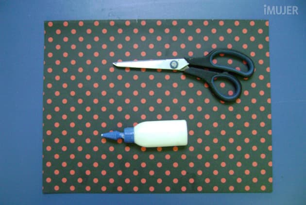 Cómo hacer un atractivo sobre para las tarjetas navideñas