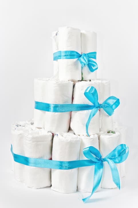 ¡Construye una torta de pañales!