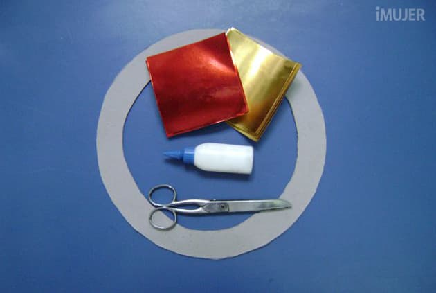 Corona de estrellas para decorar tu puerta en las fiestas