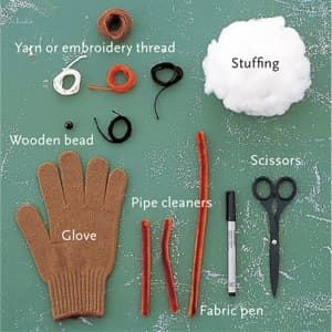 Divertida ardilla de peluche hecha con un guante