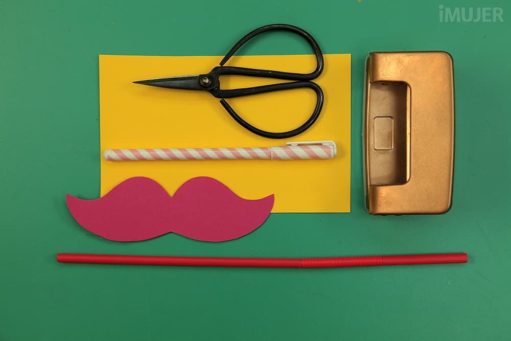 Ponles bigotes a los invitados de tu fiesta