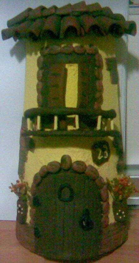 Patricia, Antonio y Pura nos envían sus tejas decoradas