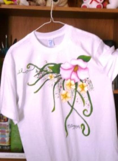 Franela con flor de cayena, enviada por Nina