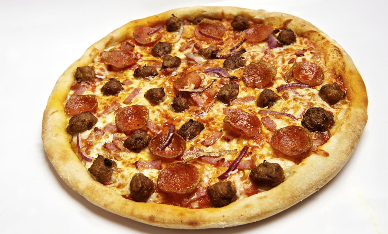 6 formas diferentes de comer pizza alrededor del mundo