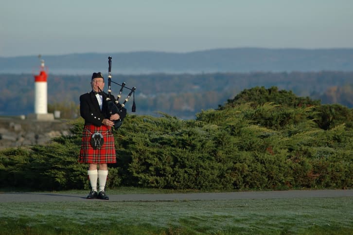 ¿Por qué los hombres escoceses usan faldas?