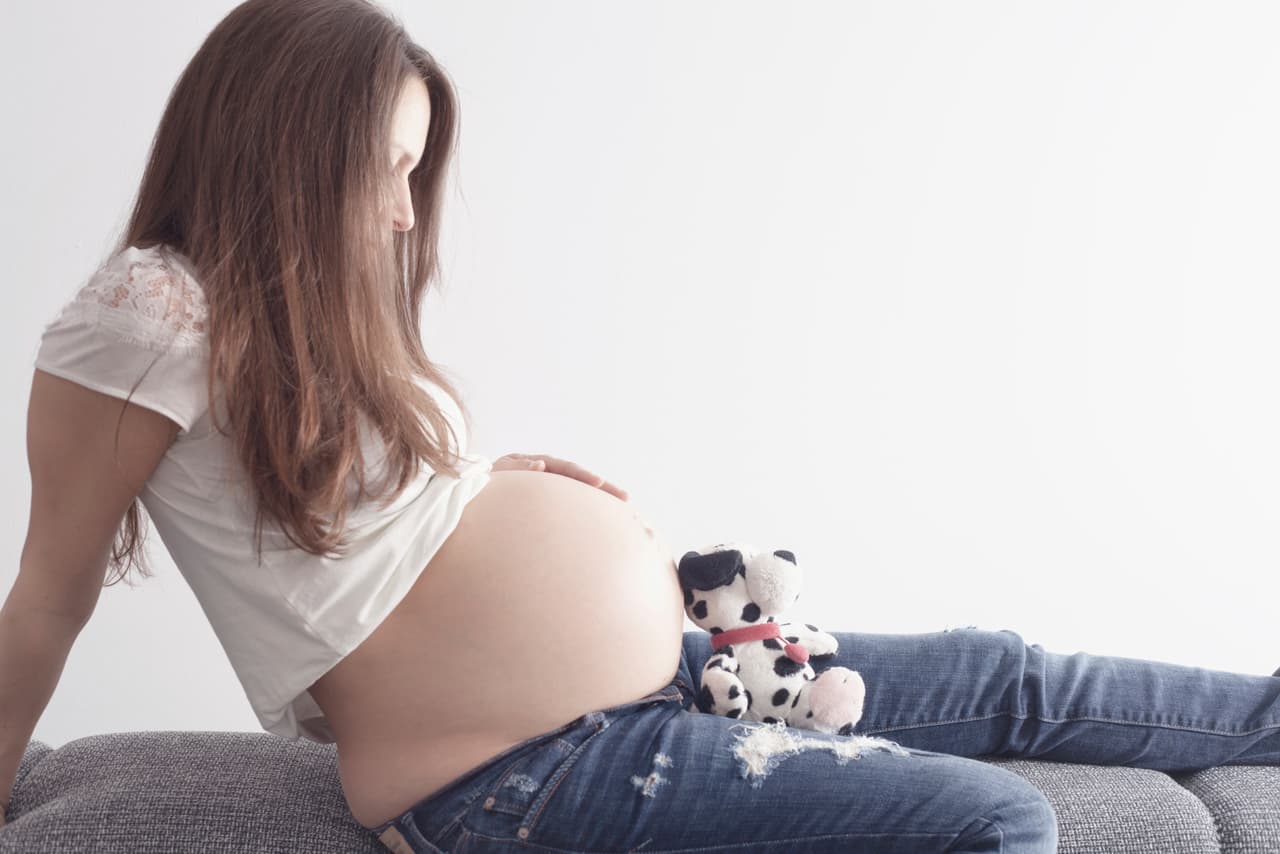 ¿Puede tu bebé escuchar lo que le dices durante el embarazo?