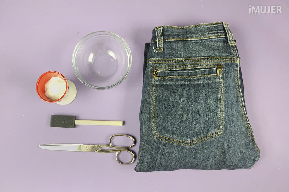 Reutiliza tus viejos jeans y conviértelos en un novedoso alhajero