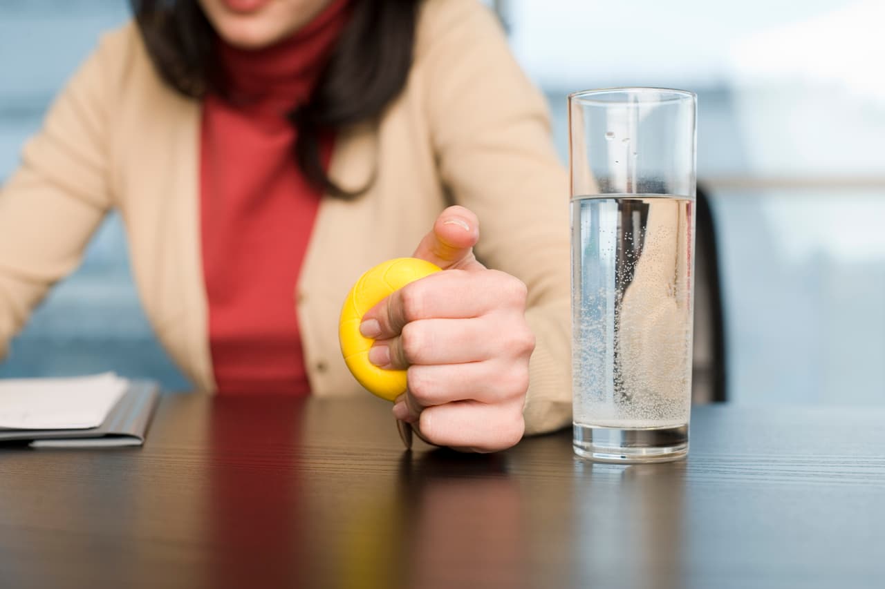 Esto es lo que no puede faltar sobre tu escritorio para permanecer SANA