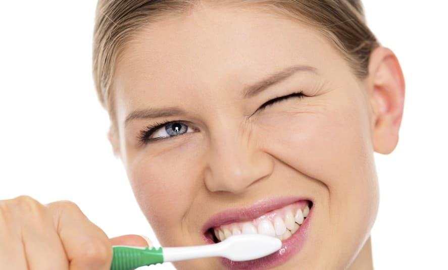 ¿Cómo fabricar un colutorio remineralizador para blanquear los dientes?