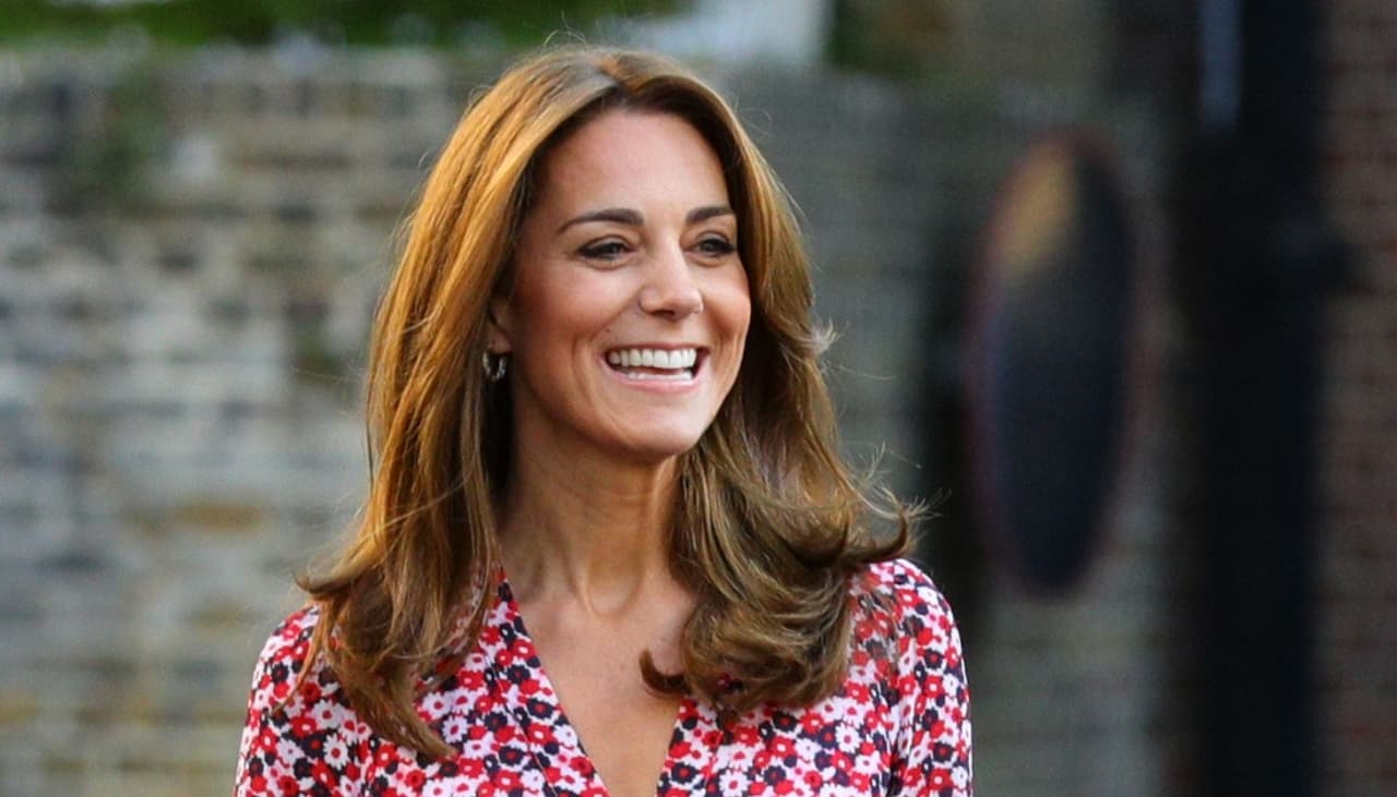 Kate Middleton usó el pantalón perfecto para disimular la pancita y verte más alta