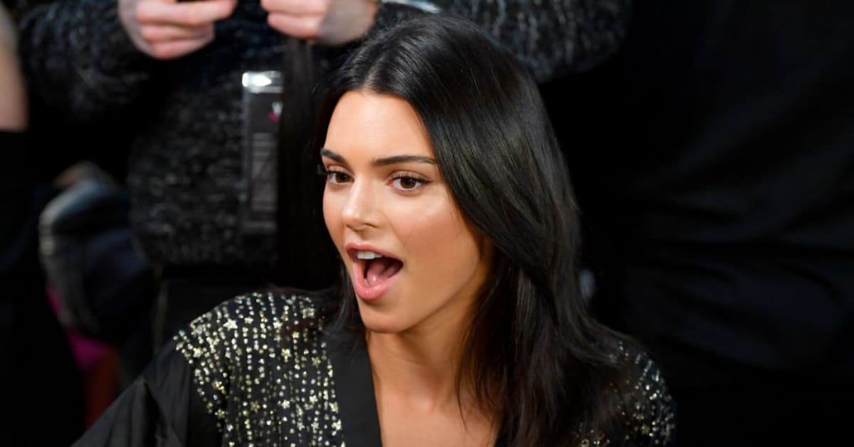 Así puedes imitar el hermoso look neon de Kendal Jenner por menos de 200 dólares