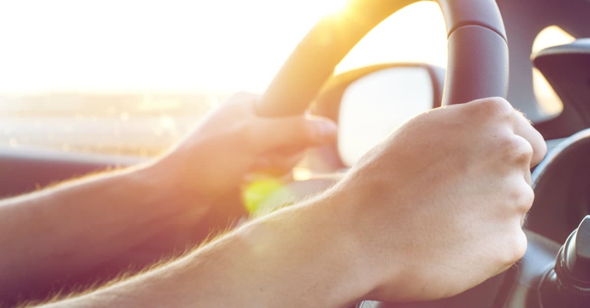Estudio lo prueba: las mujeres manejan mejor que los hombres