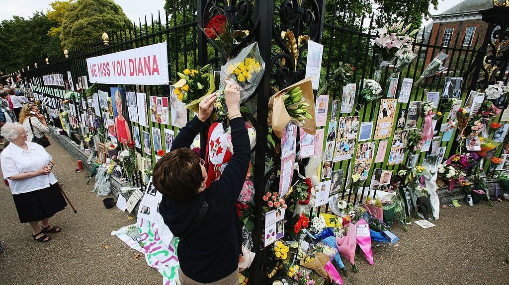 Otro monumento en memoria de Lady Di, pero este es diferente a todos los anteriores