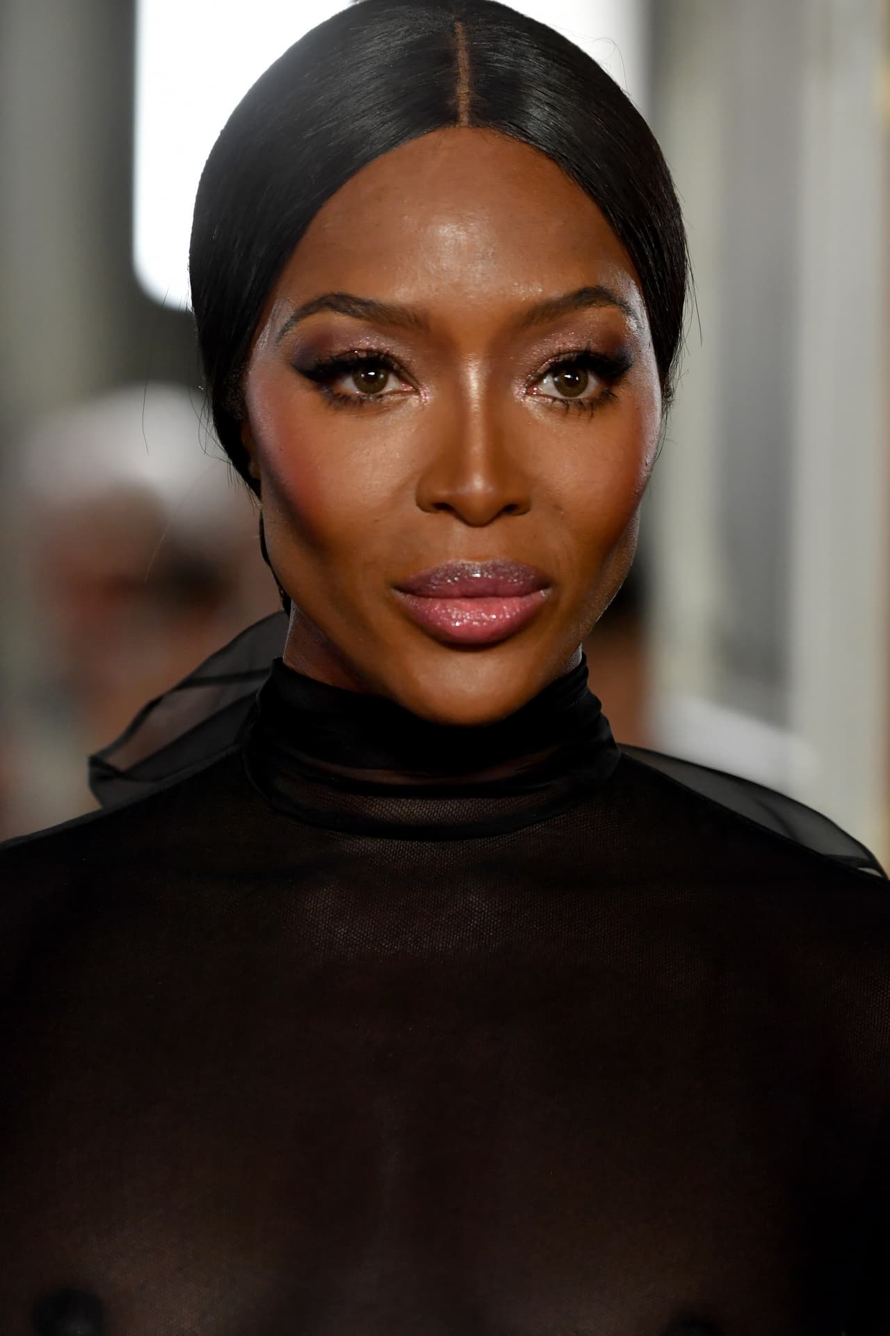 Naomi Campbell se adueñó de la Semana de la Moda con este ESPECTACULAR vestido transparente