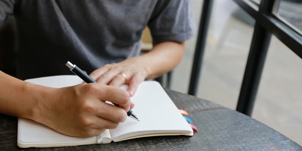 3 beneficios para el cerebro que te da escribir a mano (lo sentimos, computadoras)