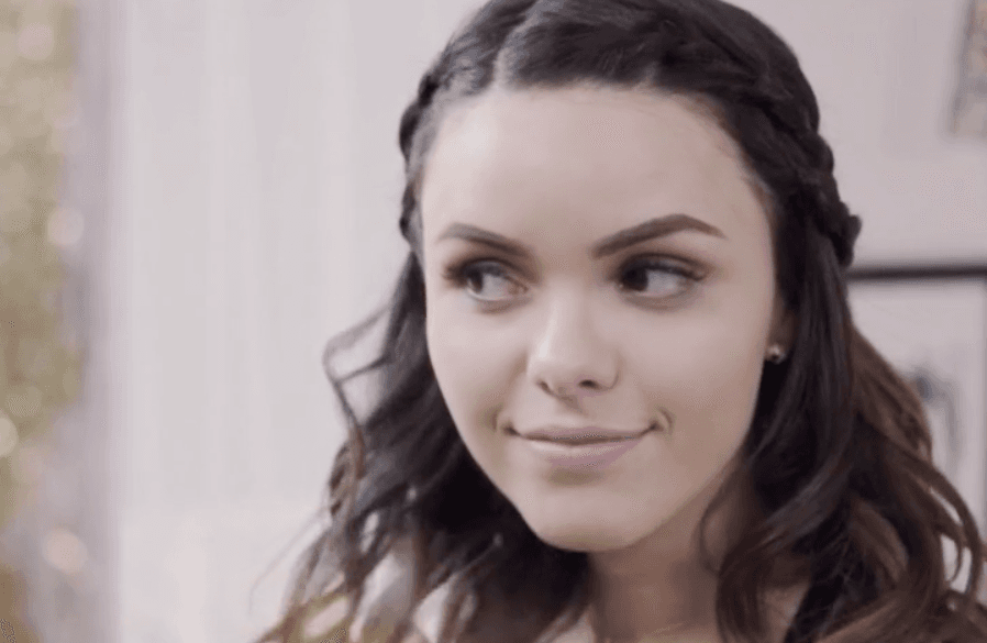 Prueba este peinado fácil para cabello medio con trenzas al costado